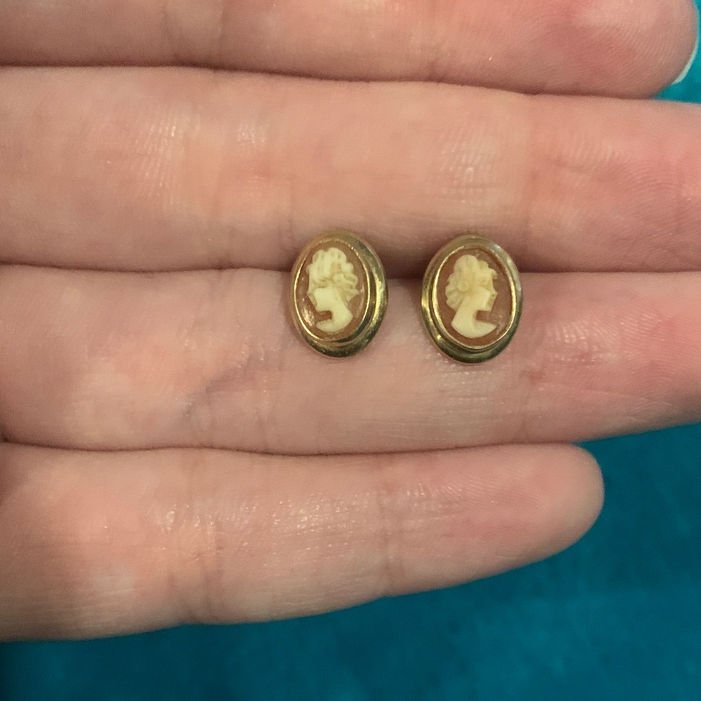 Vintage Cameo Stud Earrings